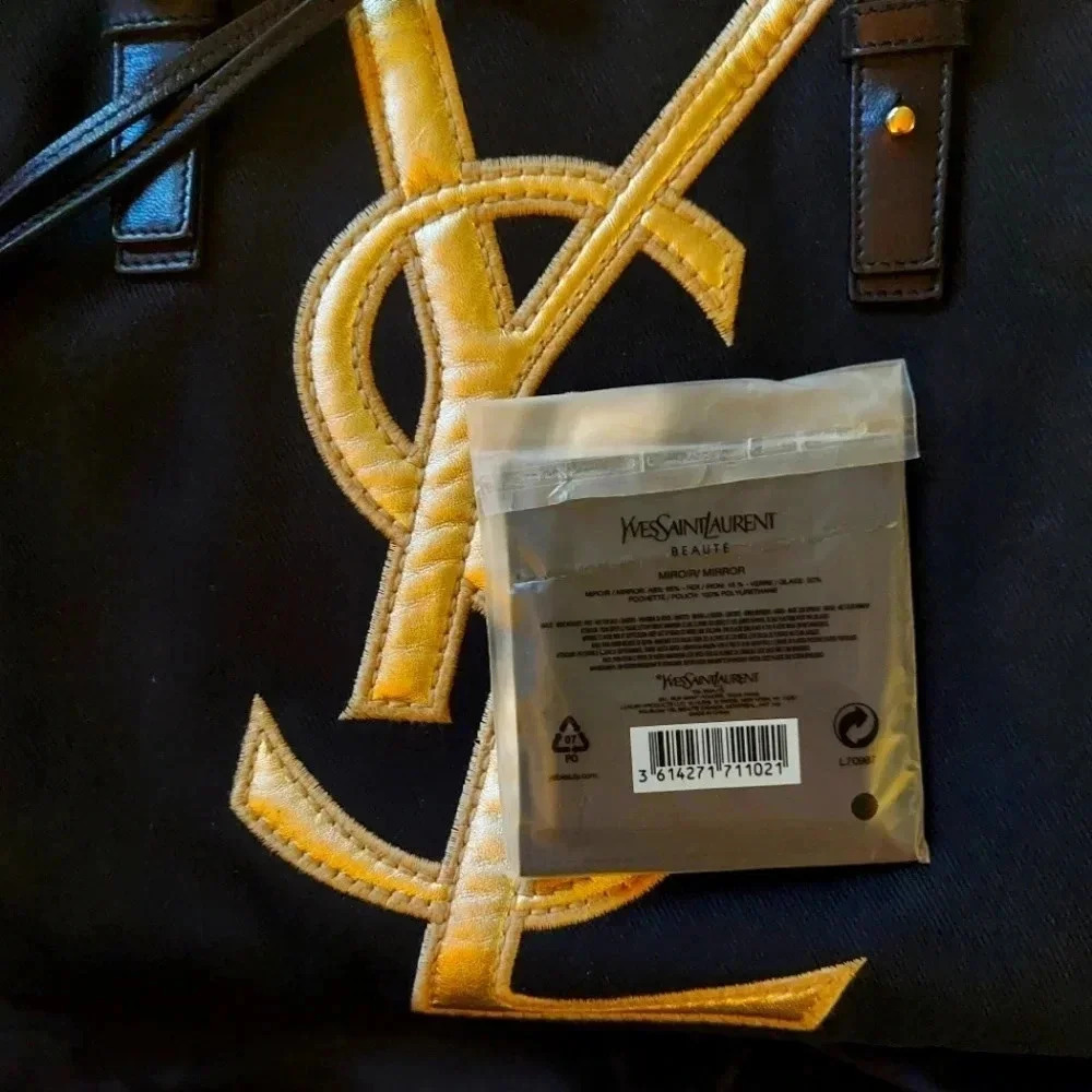 ๐จ FLASH SALE ๐จ New YSL Beaute Mirror - Picture 2 of 3